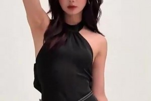 自带光芒！美娜这身黑色长裙穿搭，女神范十足啊！